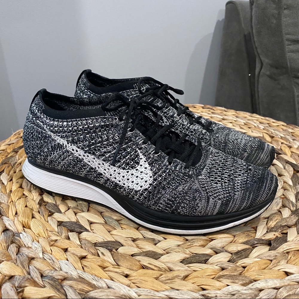 Nike Flyknit Racer Oreo Size 10